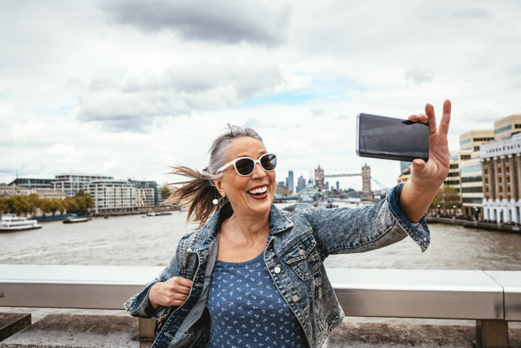 4 Ways to Use Your Phone While Traveling